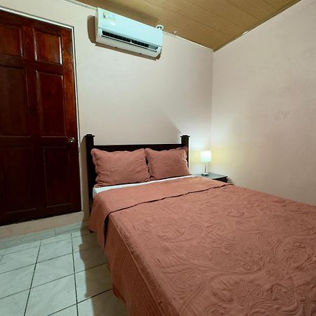 Casa Quepos Hotel Kültér fotó