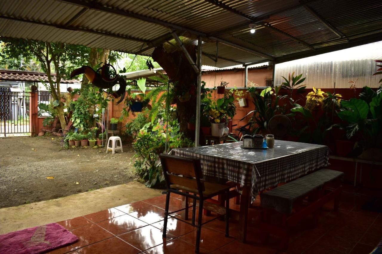 Casa Quepos Hotel Kültér fotó